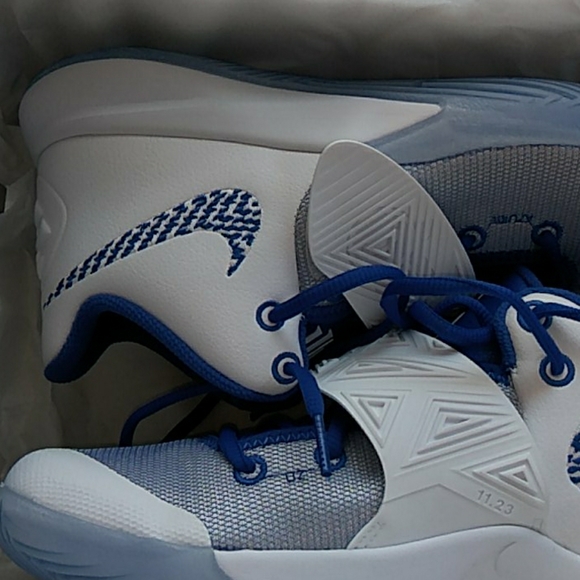 Kyrie flytrap ||| - Picture 1 of 4